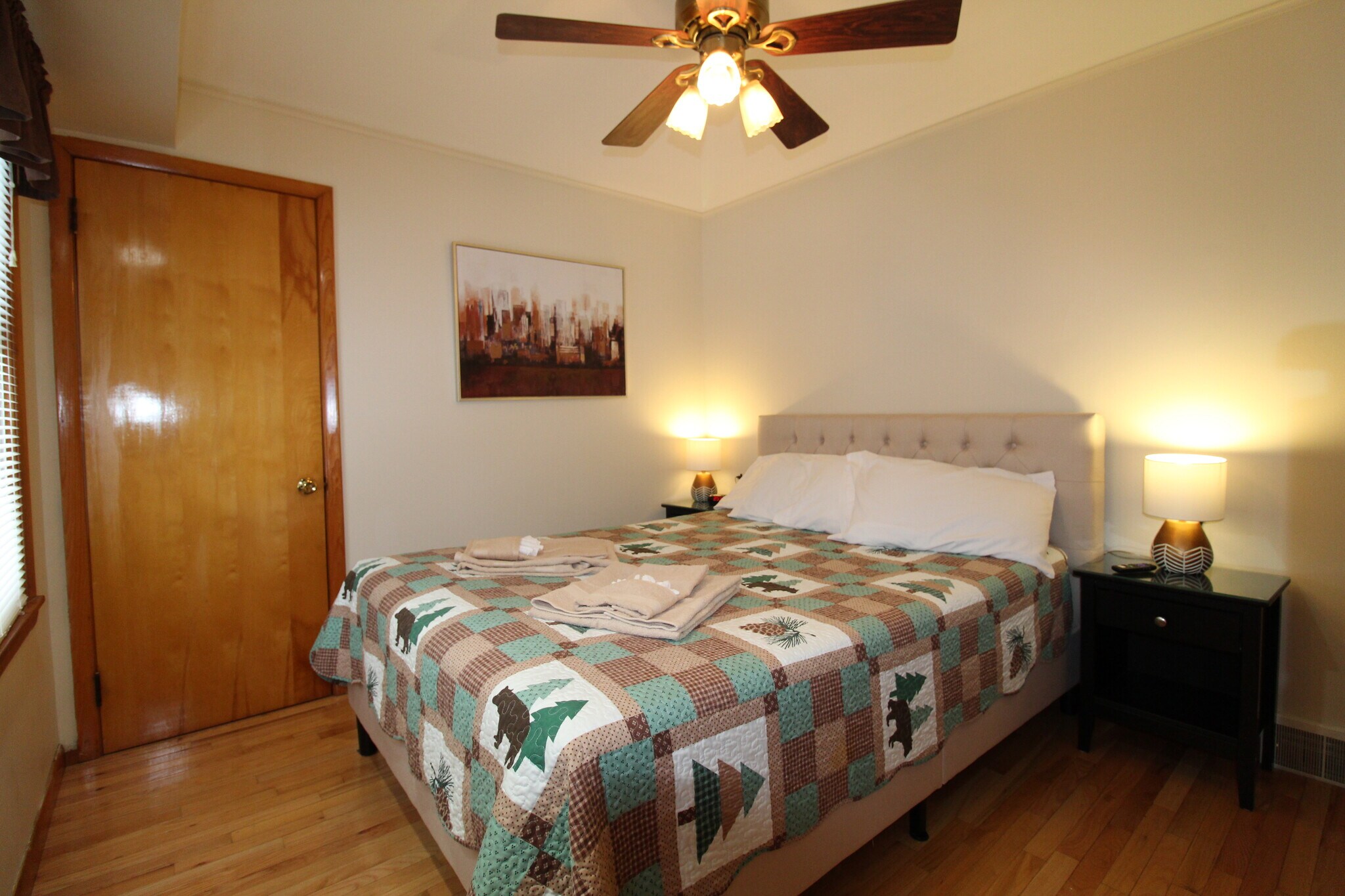 Bedroom #1 with queen bed - 102 Holiday Ln