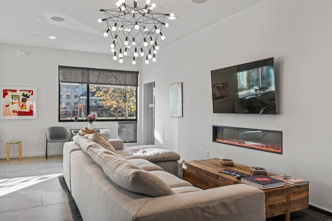 Building Photo - 19 Day St