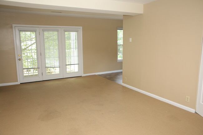 Building Photo - 2 Bedroom Condo at the Villas!