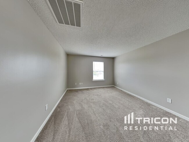 Building Photo - 2208 Ballingarry Dr
