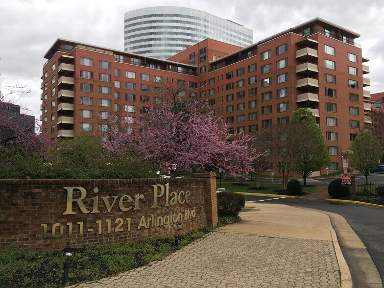 Building Photo - 1121 ARLINGTON Blvd
