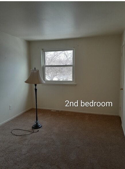 Building Photo - 1624 Valley Dr