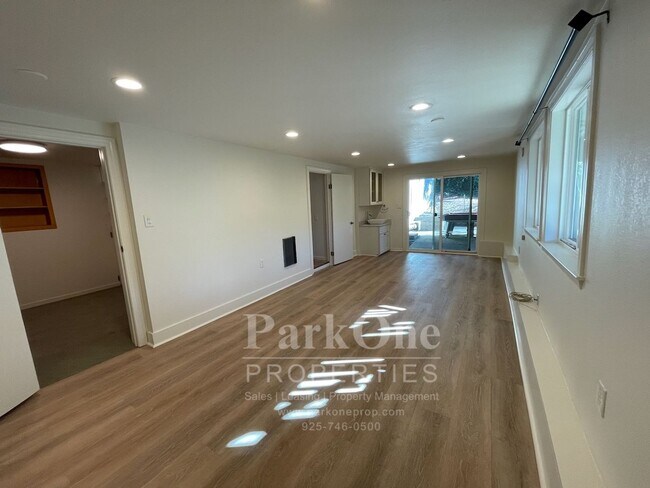 Building Photo - Spacious Home In Lafayette Hills