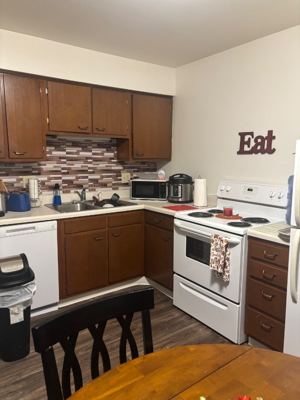 Building Photo - 800 N Smith Rd