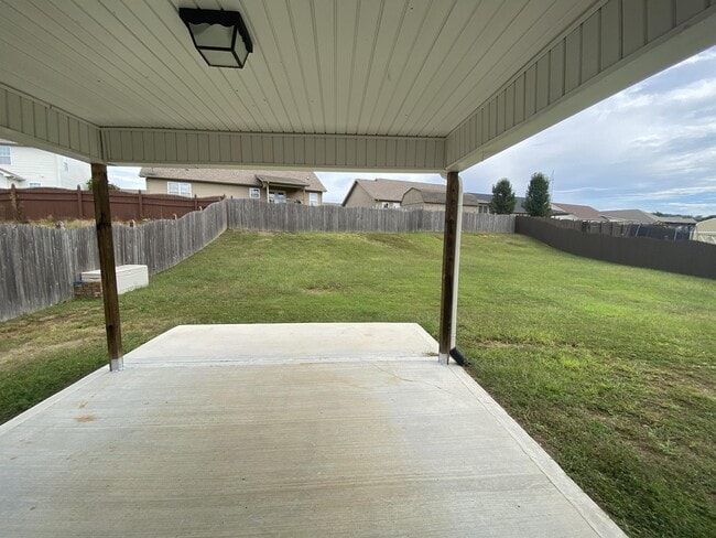 Building Photo - 916 Thunder Creek Dr