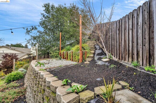 Building Photo - 909 Halite Way