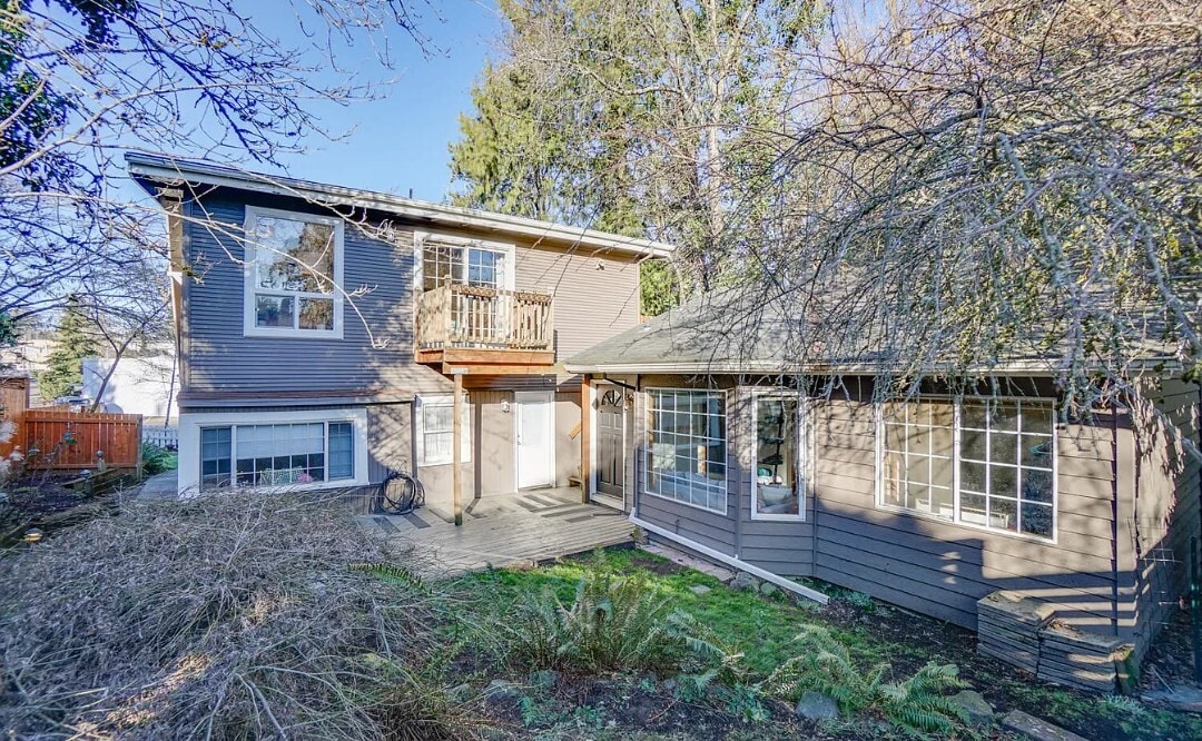 Building Photo - 3440 SW Falcon St