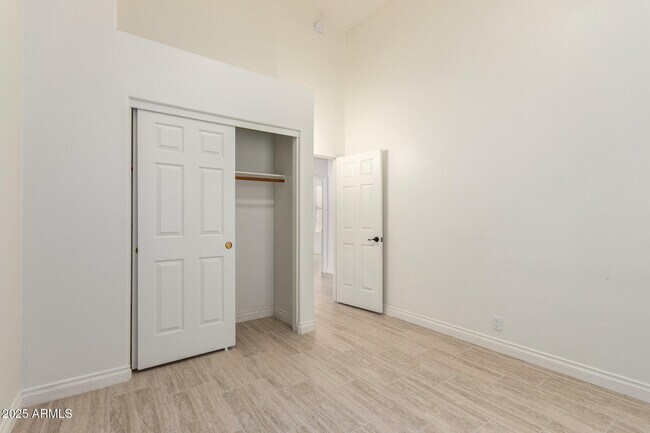 Building Photo - 6092 W Dublin Ln