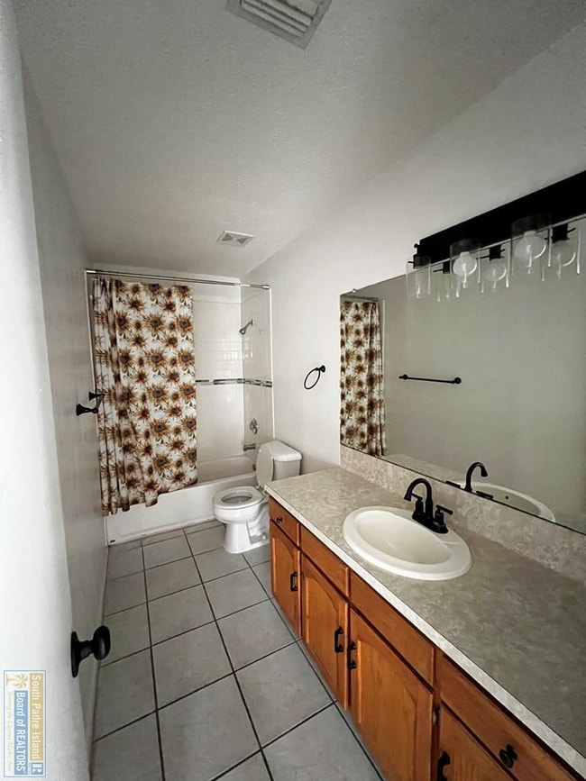 Building Photo - 1547 Guadalajara Ave