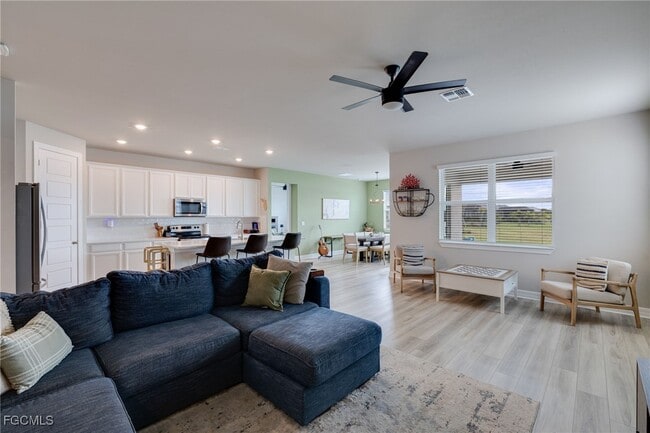 Building Photo - 44216 Saddlewood Ct