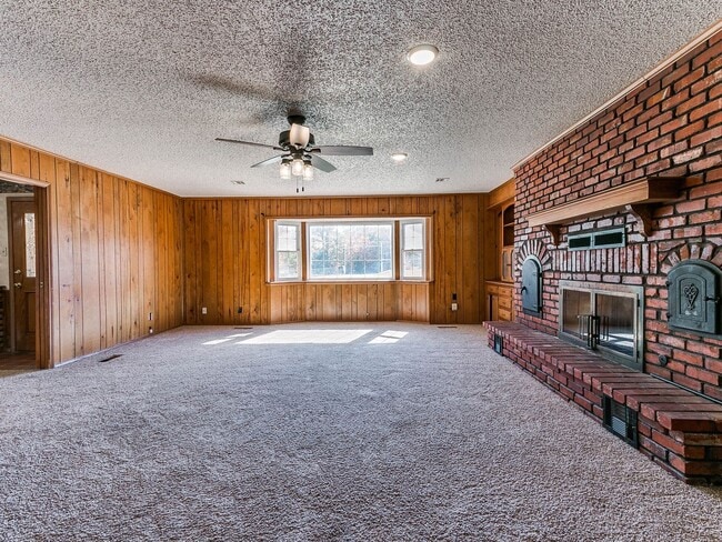 Building Photo - Beautiful 3 bed 2.5 bath home in the Country