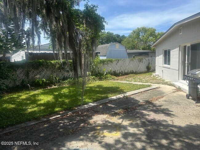 Building Photo - 5330 Oak Forest Dr