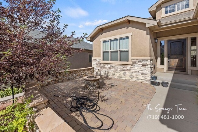 Building Photo - BEAUTIFUL 4BD + OFFICE MAIN-LEVEL LIVING H...