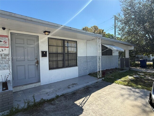 Building Photo - 521 SW 9th St