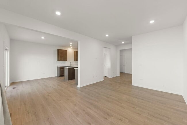 Building Photo - 7705 Nightshade Ln