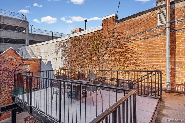 Building Photo - 211 N Main St