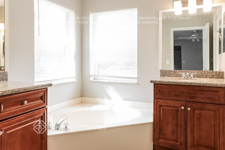 Building Photo - 13252 78th Pl N