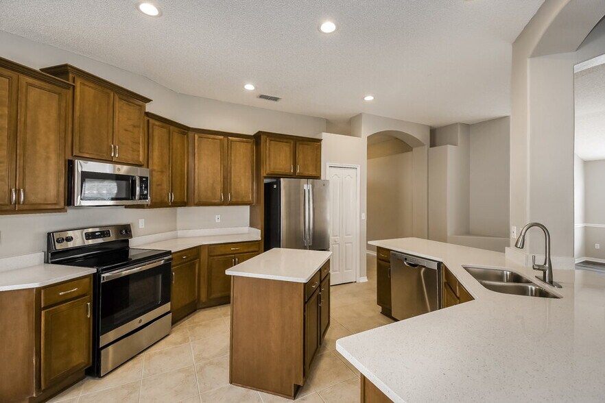 Building Photo - 1098 Maple Ln