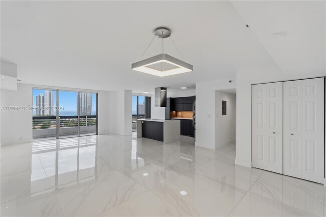 Building Photo - 19101 NE 36th Pl