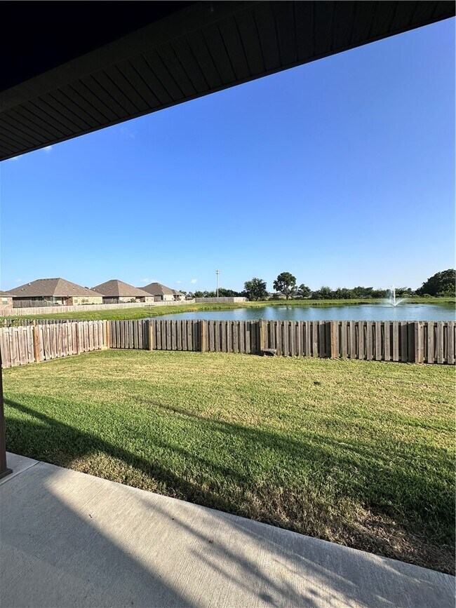 Building Photo - 1030 Winesap Dr