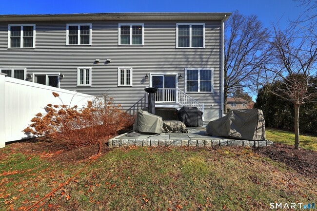 Building Photo - 30 Narrow St