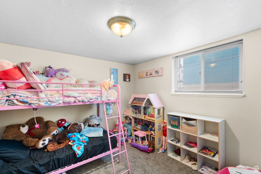 Building Photo - 2324 Quincy Ave