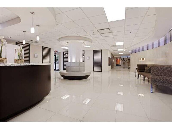 Building Photo - 1621 Collins Ave