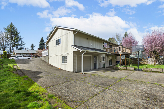 Building Photo - 16480 SW Gleneagle Dr