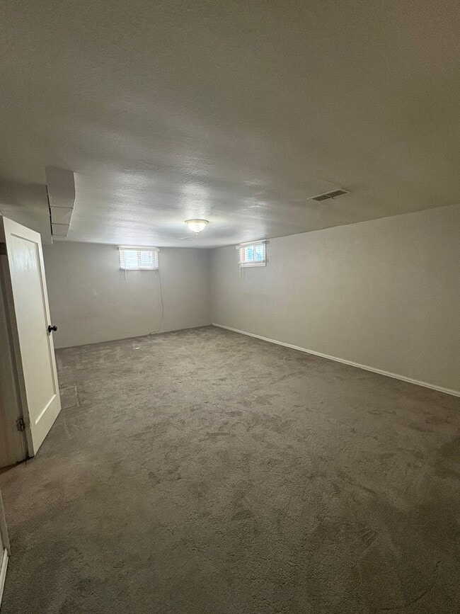 Building Photo - 3 Bed 2 Bath Cottage in Greeley