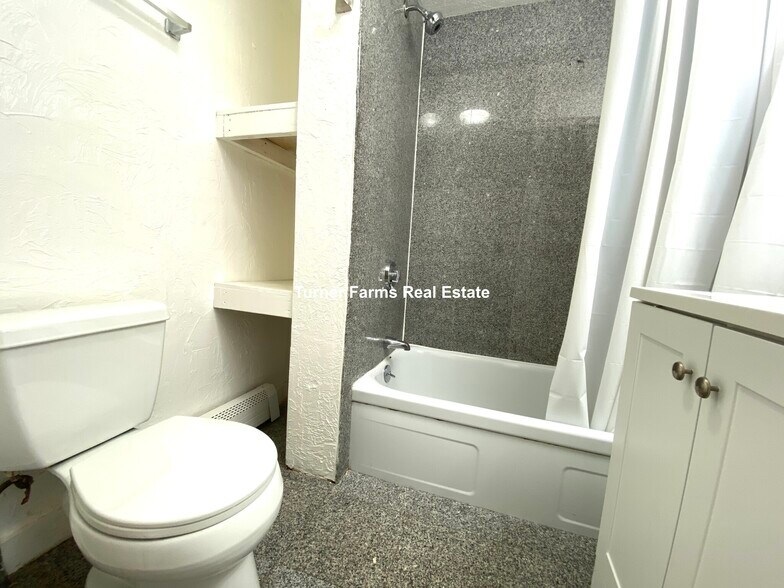 Building Photo - 270 Bowdoin St