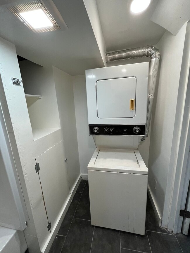 Building Photo - 1922 S Springfield Ave