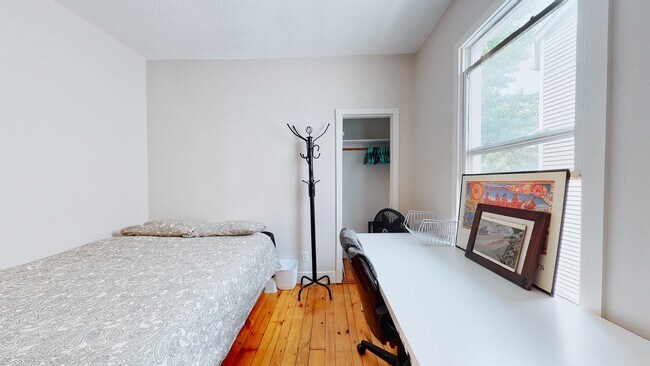 Building Photo - 6 Bedroom Apartment in Science Hill, close to downtown! (Laundry In Unit)