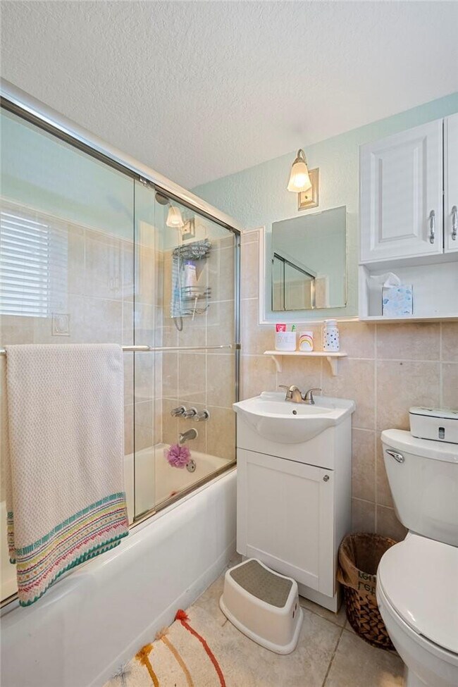 Building Photo - 2755 NE 28th Ave