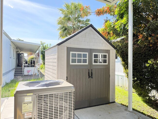 Building Photo - 44 Pine Via