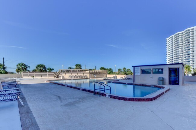 Building Photo - 1 Oceans W Blvd