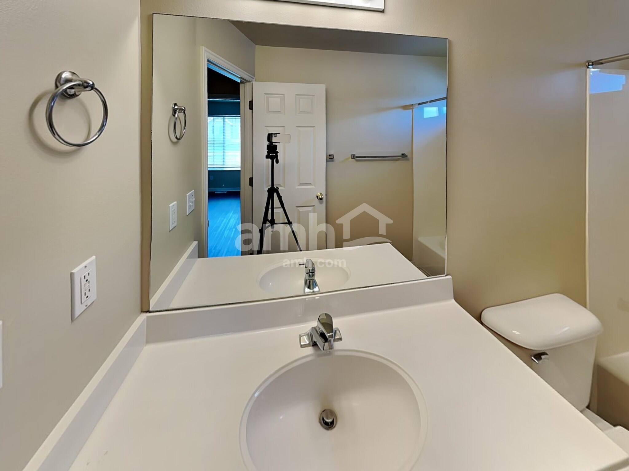 Building Photo - 10207 N Forest Creek Dr