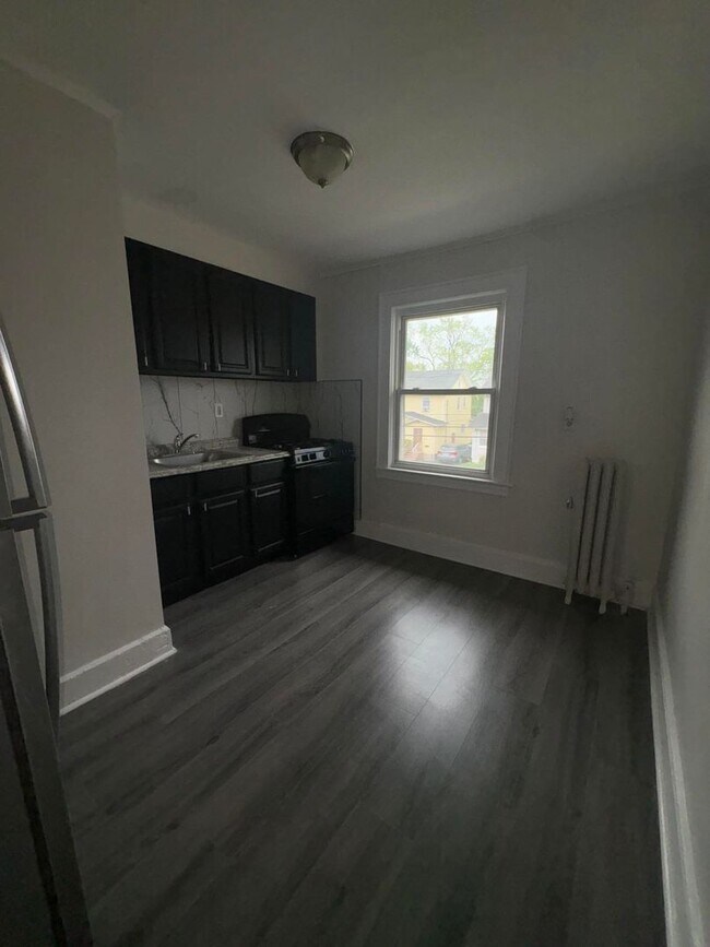 Building Photo - 28 Beechwood Pl