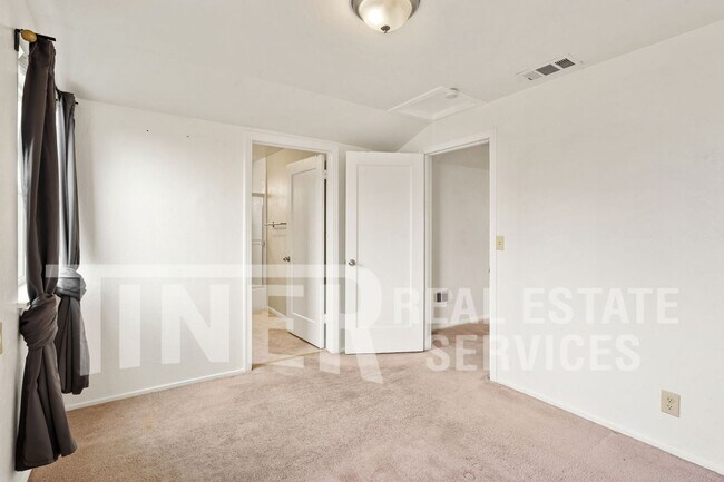 Building Photo - 1531 Virginia Ave