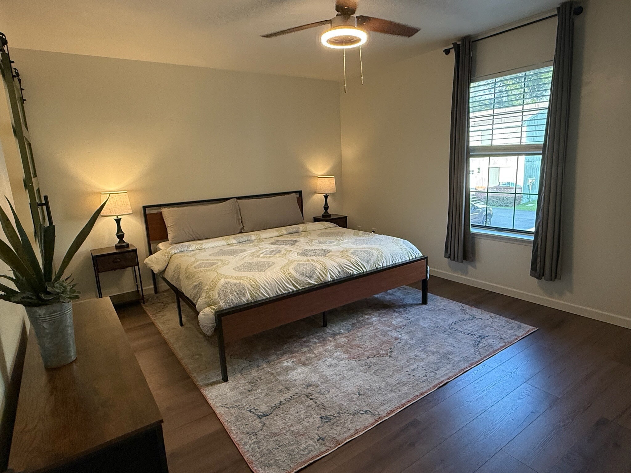 Building Photo - 301 S Lipona Rd