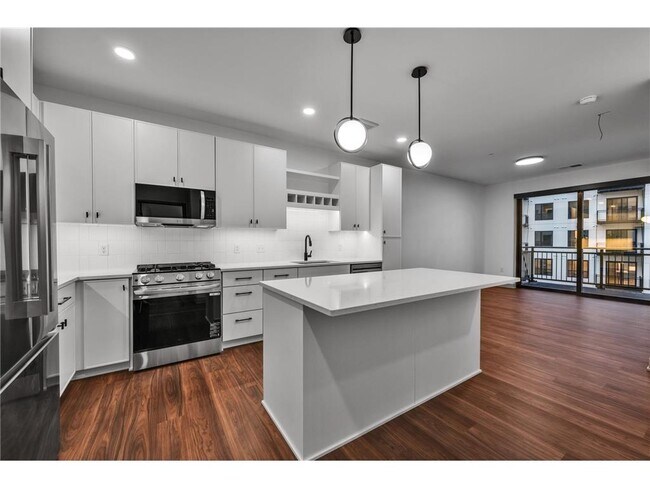 Building Photo - 640 Wisconsin Ave N