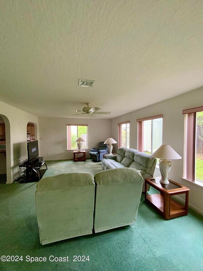 Building Photo - 190 Richards Rd