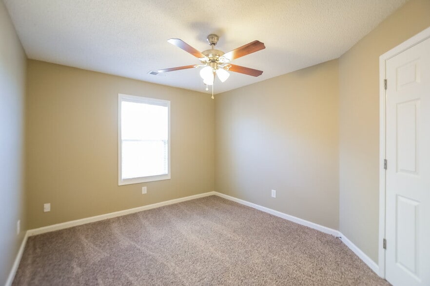 Building Photo - 240 Greystone Cir