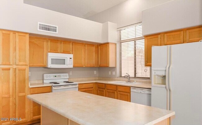 Building Photo - 2751 E San Tan St