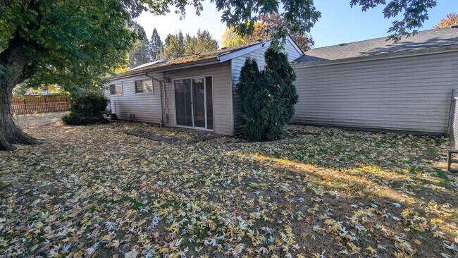 Building Photo - ANNETTE342-344