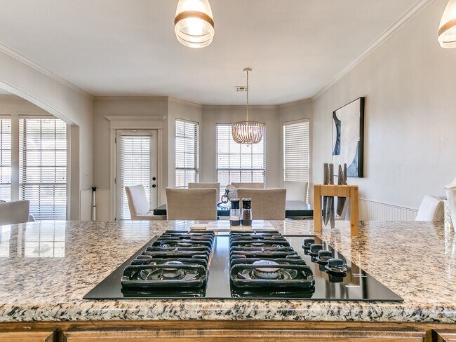 Building Photo - Gorgeous 2 Story Home In Bixby Schools!