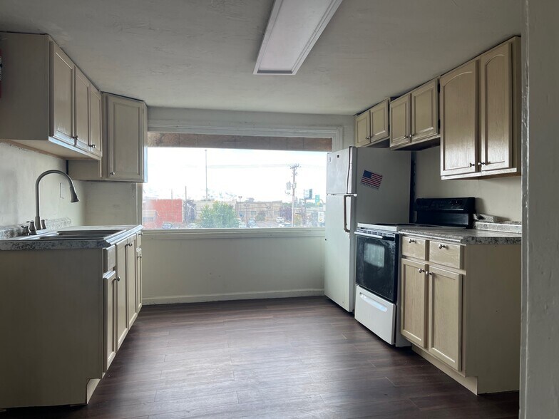 Building Photo - 4709 S Commerce Dr