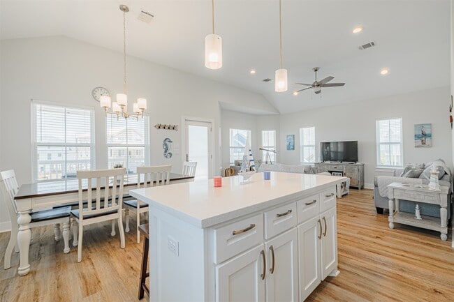 Building Photo - 25011 San Simeon Ct