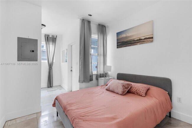 Building Photo - 801 8th St