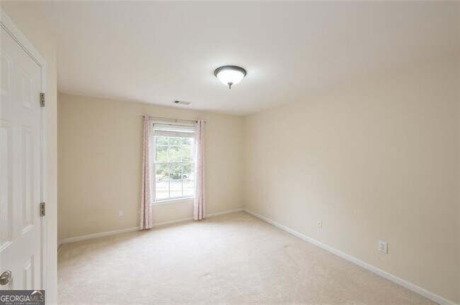 Building Photo - 2404 Gablewood Dr NE