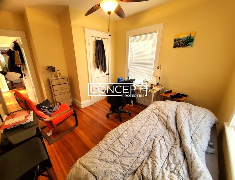 Building Photo - 332 Beacon St